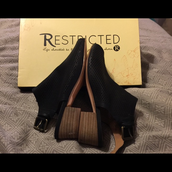 Restricted Black Size 6.5 Women’s Shoes Mesh top - Picture 6 of 7